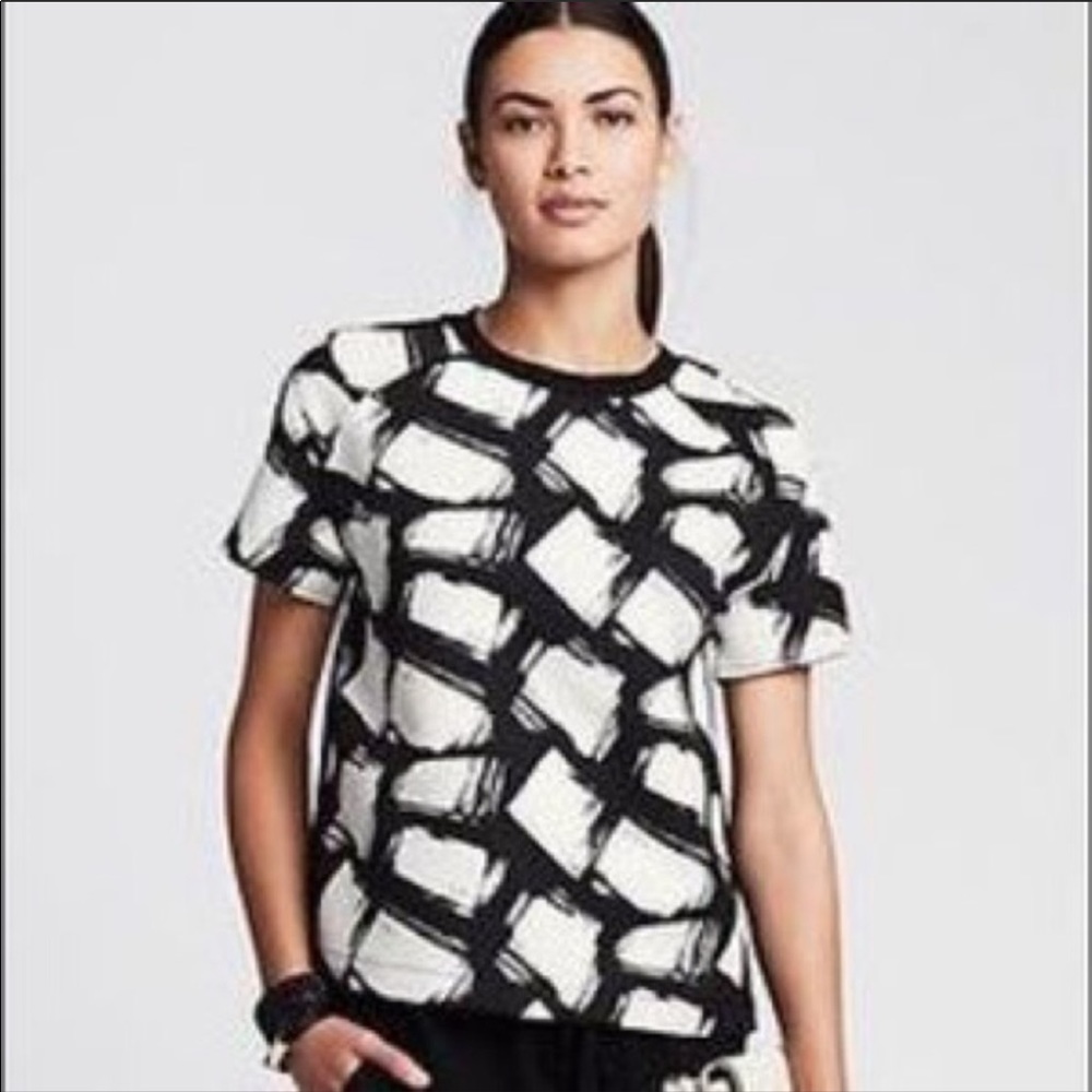 Banana Repulic quilted black and white top